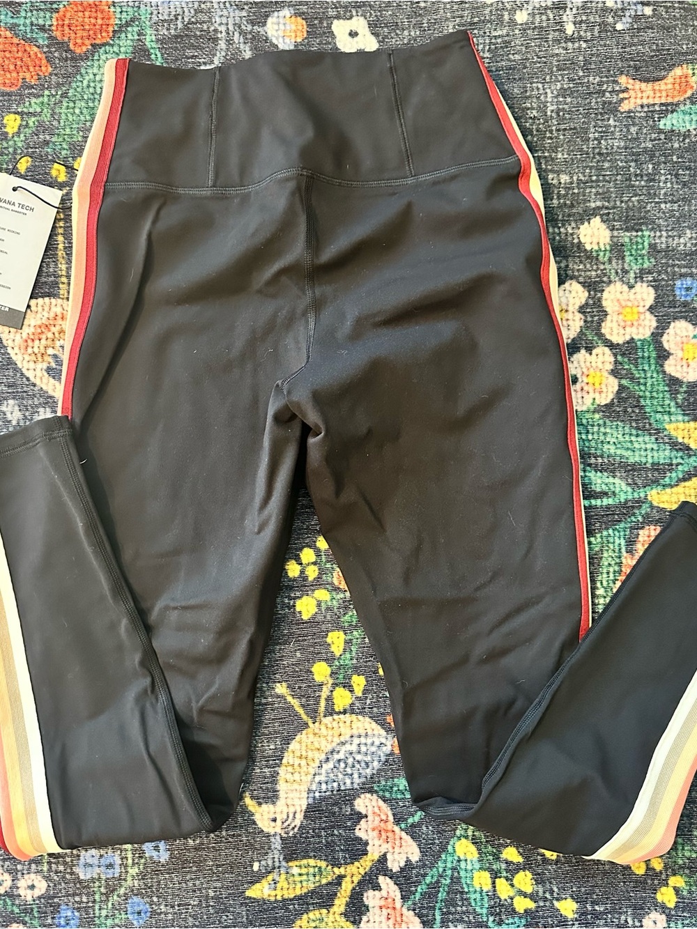 Spiritual Gangster Leggings with pinks and creal color Side Stripes
